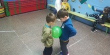 Jugamos con globos 9
