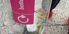 Litter Less Campaign_Reciclando pilas   1
