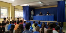 Los jugadores del C.F. Leganés visitan el cole 5