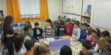 Visitamos la nueva biblioteca del colegio 8